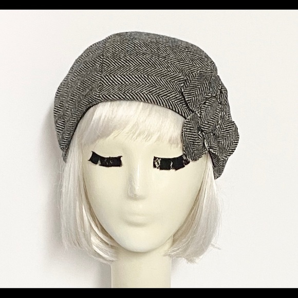 Wool beret flower - Picture 2 of 4